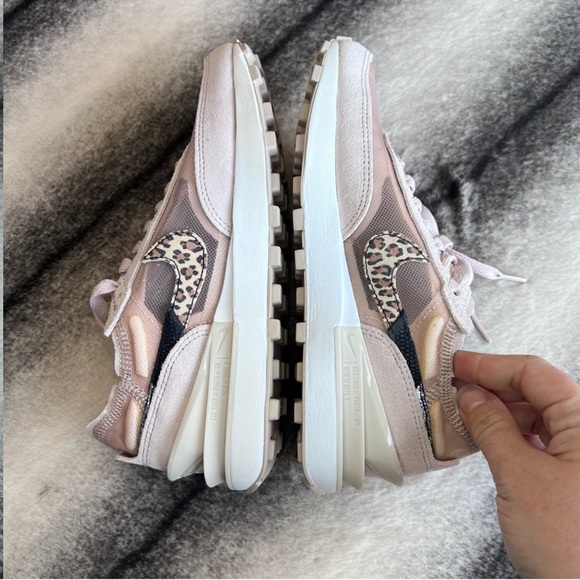 Nike Waffle One SE Fossil Stone Multi Leopard Low Top Sneakers - Picture 4 of 9